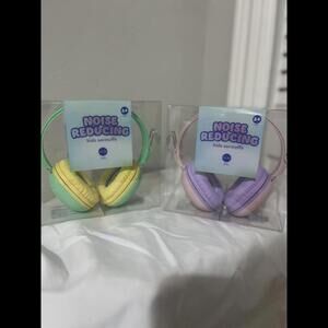 Vivitar Noise Reducing  Kids Earmuffs Ages 5+ noise limited NWT Lot of 2